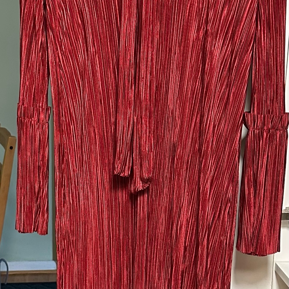 NWOT Red crinkle textured maxi dress with bell sleeves size XXL with tie belt